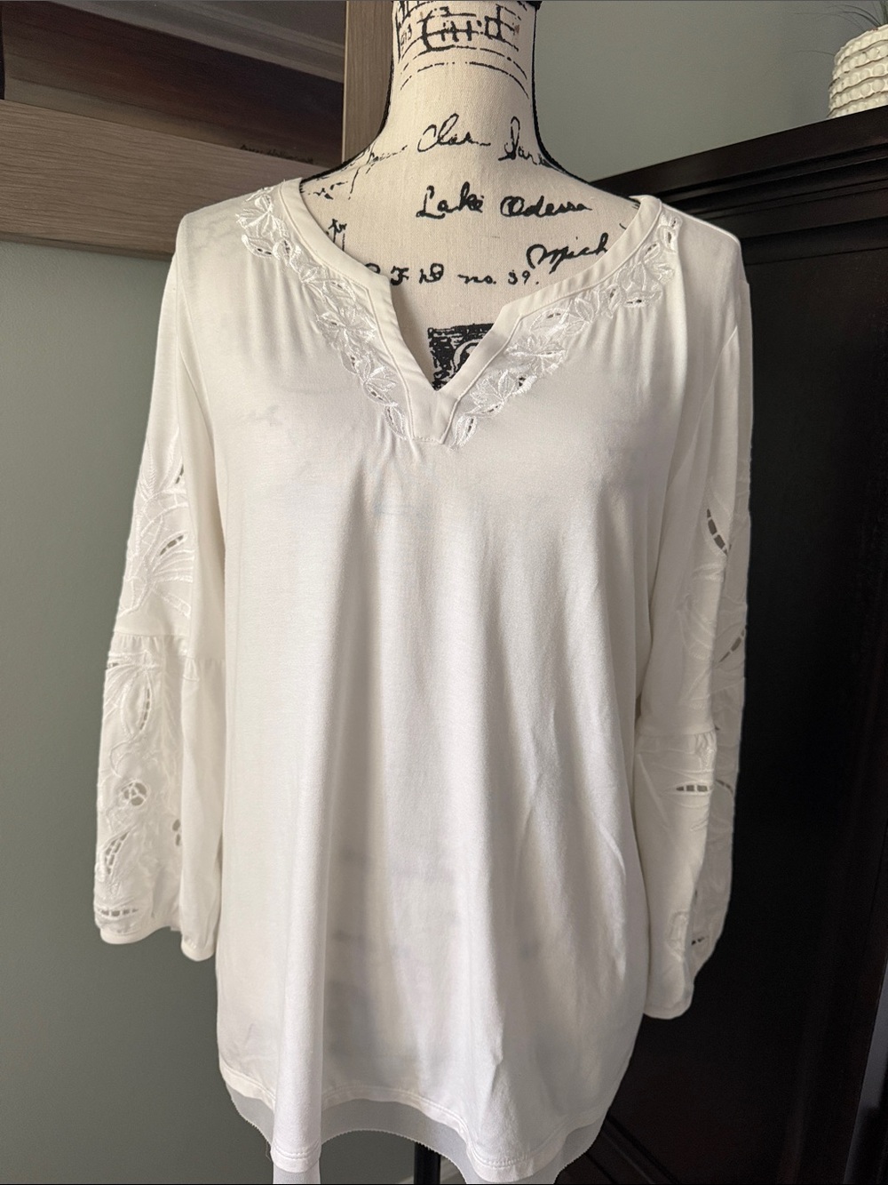 White House Black Market White Embroidered V-Neck Tunic